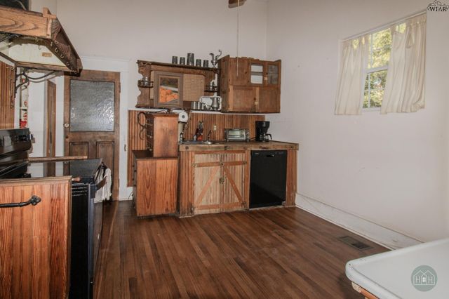 2106 and 2116 MAIN STREET, Vernon, TX 76384