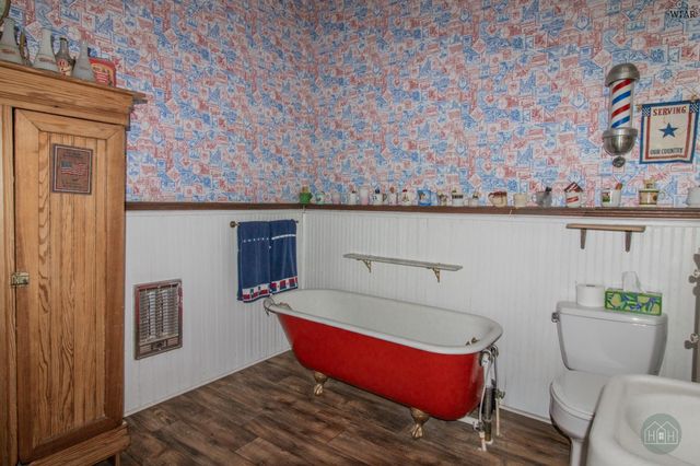 2106 and 2116 MAIN STREET, Vernon, TX 76384