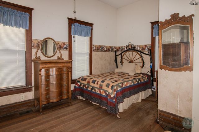 2106 and 2116 MAIN STREET, Vernon, TX 76384