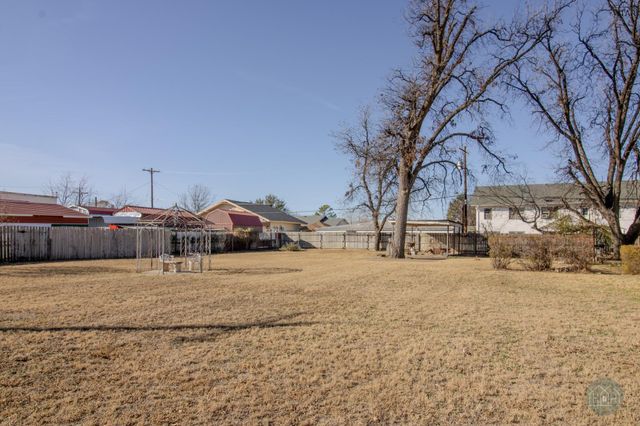 2106 and 2116 MAIN STREET, Vernon, TX 76384