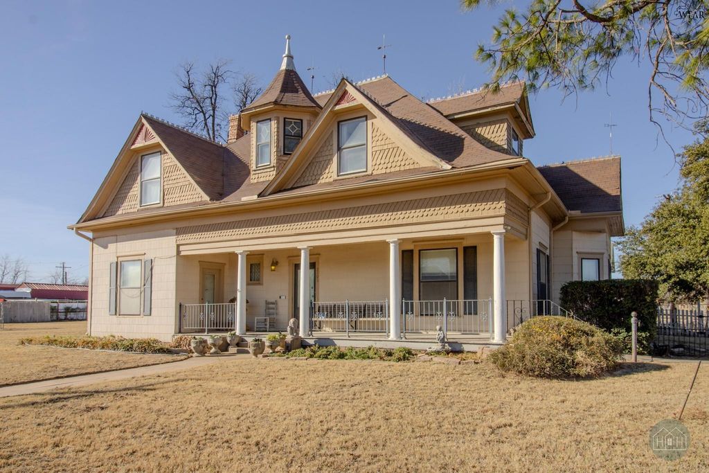 2106 and 2116 MAIN STREET, Vernon, TX 76384