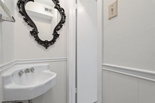 2800 Westhill DR 103, Austin, TX 78704