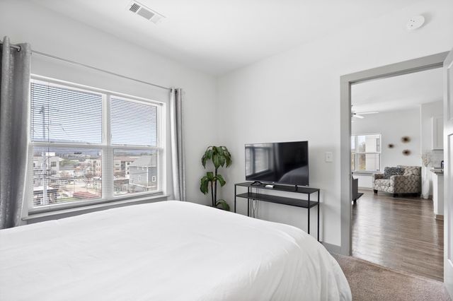 804 Riverfront Parkway 302, Chattanooga, TN 37402