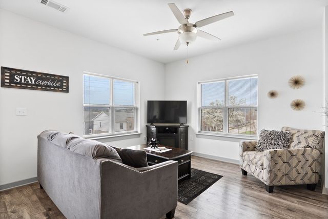 804 Riverfront Parkway 302, Chattanooga, TN 37402