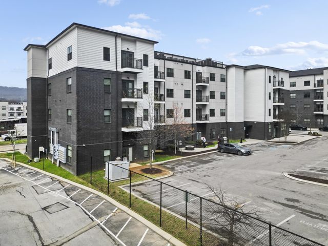 804 Riverfront Parkway 302, Chattanooga, TN 37402