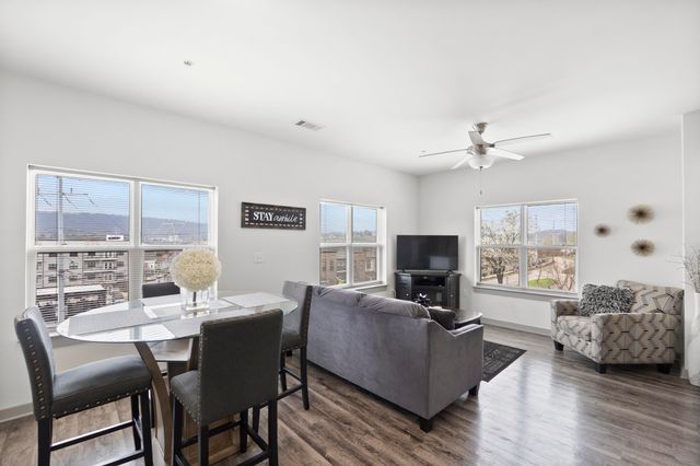 804 Riverfront Parkway 302, Chattanooga, TN 37402