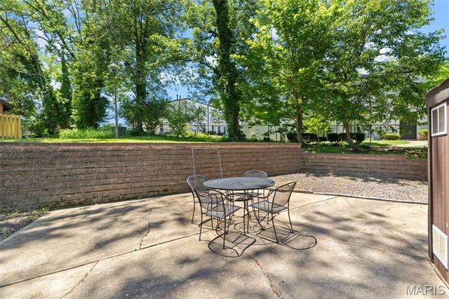 1076 Mersey Bend Drive, Oakville, MO 63129
