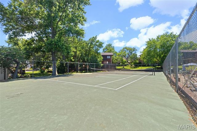 1076 Mersey Bend Drive, Oakville, MO 63129