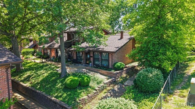 1076 Mersey Bend Drive, Oakville, MO 63129