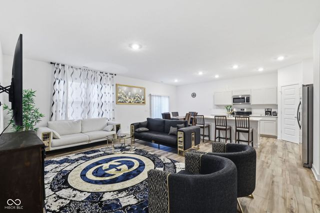 4411 Ashton View, Indianapolis, IN 46268