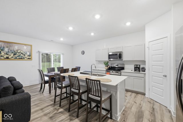 4411 Ashton View, Indianapolis, IN 46268