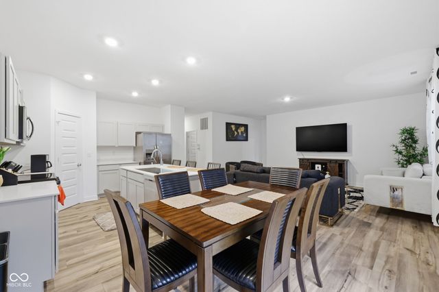 4411 Ashton View, Indianapolis, IN 46268