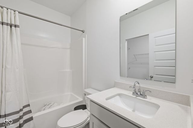 4411 Ashton View, Indianapolis, IN 46268