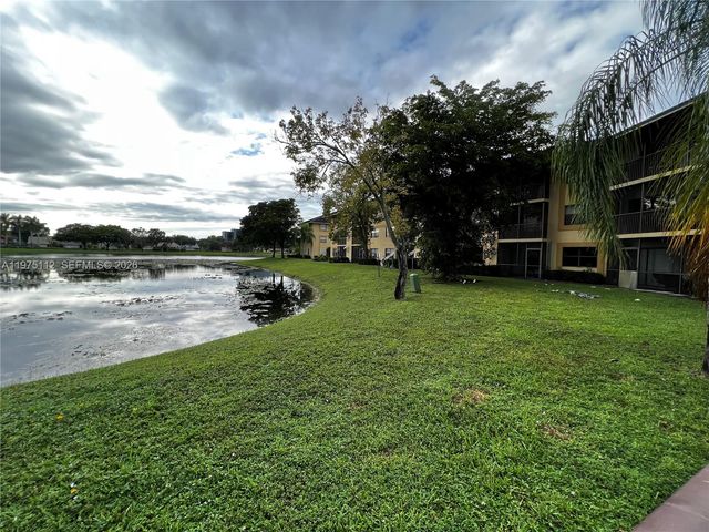 9000 NW 28th Dr 1-303, Coral Springs, FL 33065