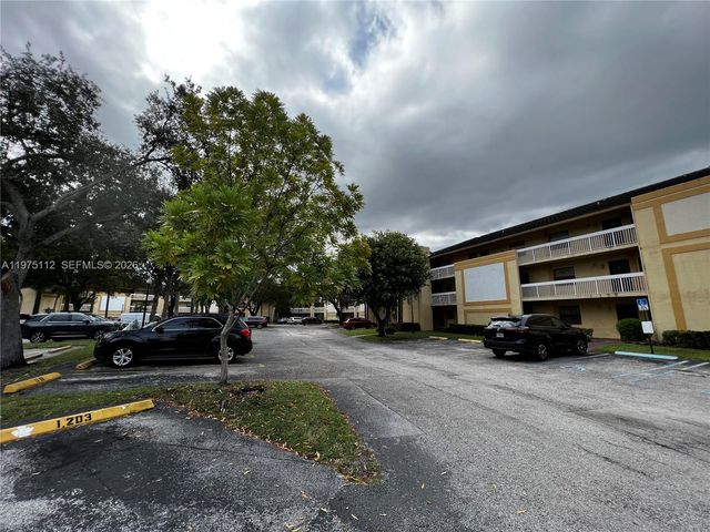 9000 NW 28th Dr 1-303, Coral Springs, FL 33065