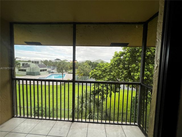 9000 NW 28th Dr 1-303, Coral Springs, FL 33065