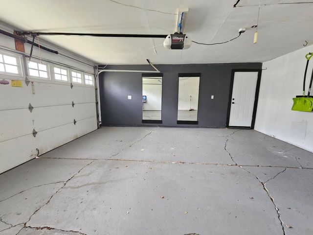 19620 Silver-Spring Street, Southfield City, MI 48076