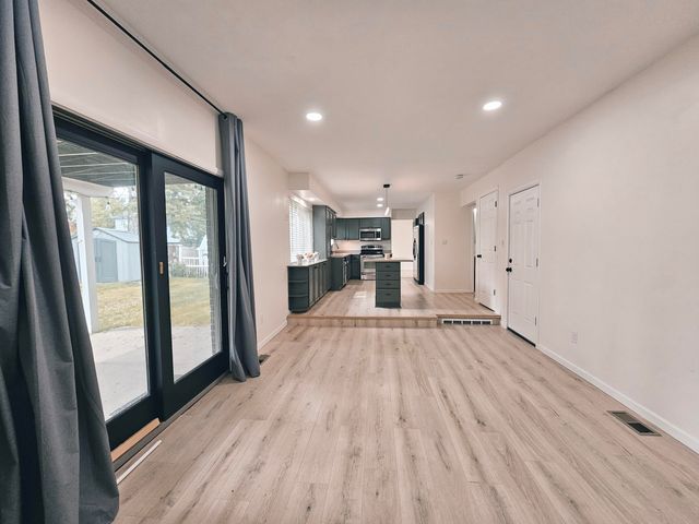 19620 Silver-Spring Street, Southfield City, MI 48076