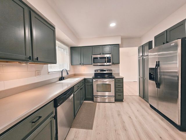 19620 Silver-Spring Street, Southfield City, MI 48076