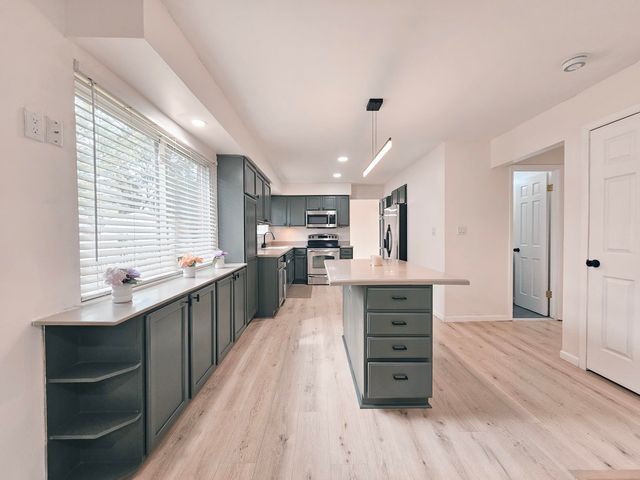 19620 Silver-Spring Street, Southfield City, MI 48076