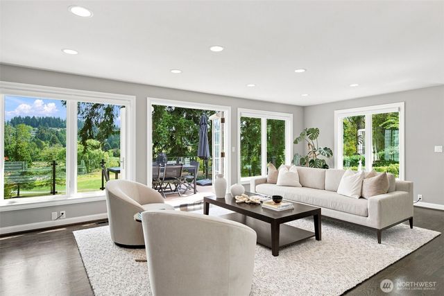 2242 79th Avenue NE, Medina, WA 98039
