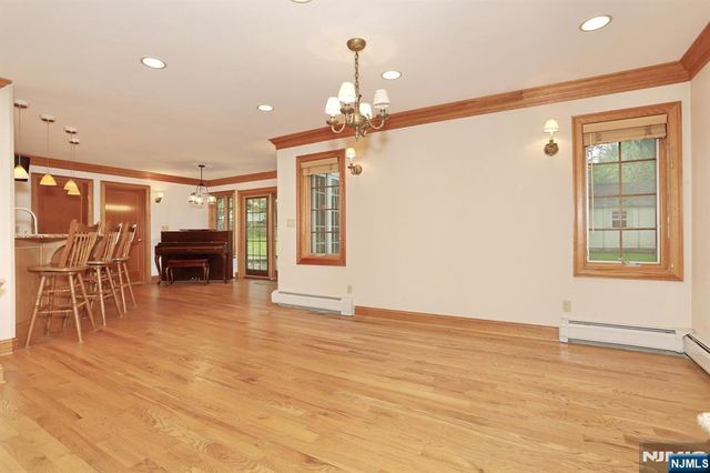 8 Le Roy Place, Park Ridge, NJ 07656