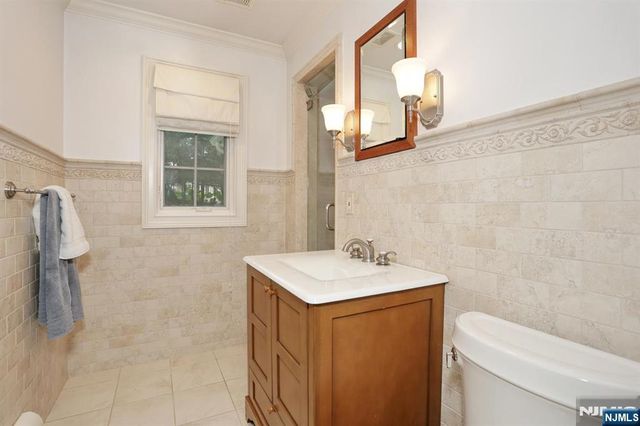 8 Le Roy Place, Park Ridge, NJ 07656