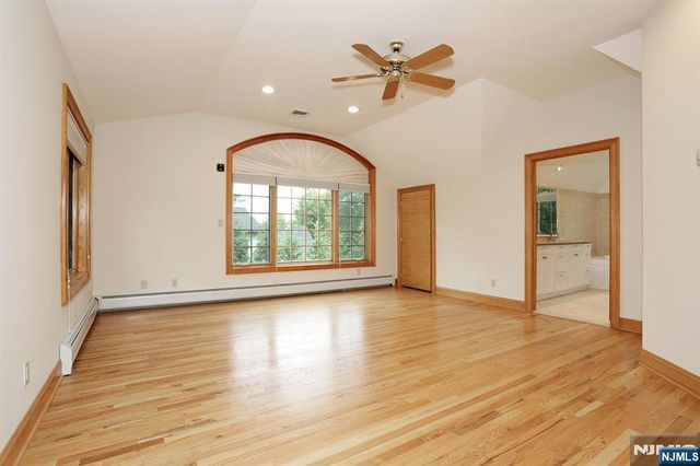 8 Le Roy Place, Park Ridge, NJ 07656