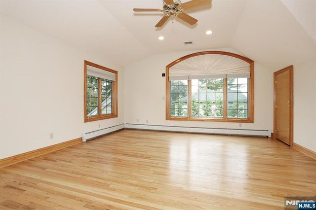 8 Le Roy Place, Park Ridge, NJ 07656