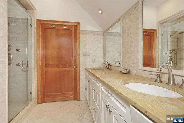 8 Le Roy Place, Park Ridge, NJ 07656