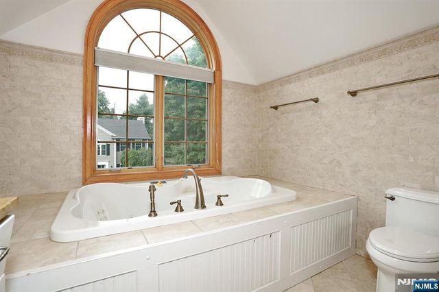 8 Le Roy Place, Park Ridge, NJ 07656