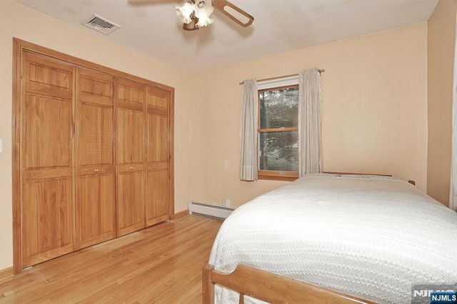8 Le Roy Place, Park Ridge, NJ 07656