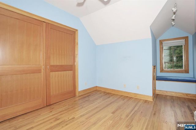 8 Le Roy Place, Park Ridge, NJ 07656