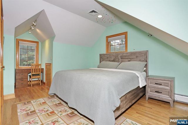 8 Le Roy Place, Park Ridge, NJ 07656