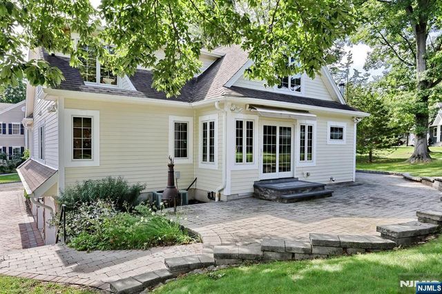 8 Le Roy Place, Park Ridge, NJ 07656