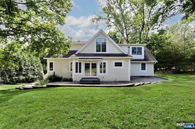8 Le Roy Place, Park Ridge, NJ 07656