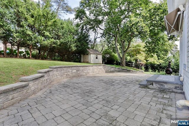 8 Le Roy Place, Park Ridge, NJ 07656