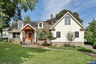 8 Le Roy Place, Park Ridge, NJ 07656