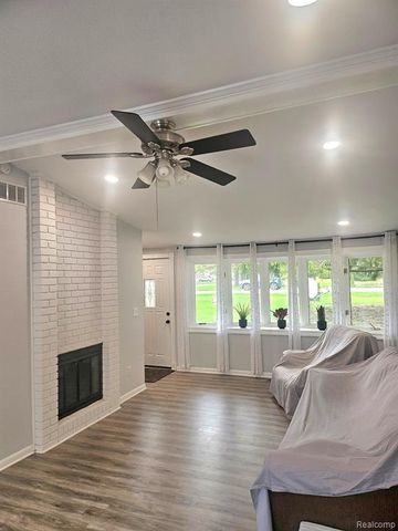 2121 S Commerce Road, Wolverine Lake, MI 48390