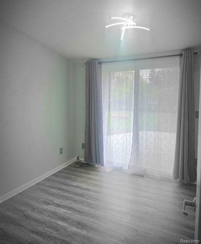 2121 S Commerce Road, Wolverine Lake, MI 48390