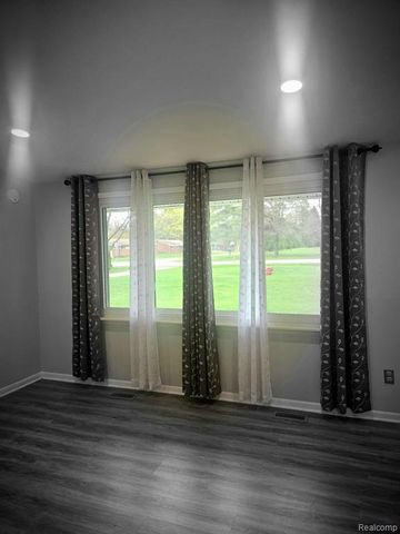 2121 S Commerce Road, Wolverine Lake, MI 48390