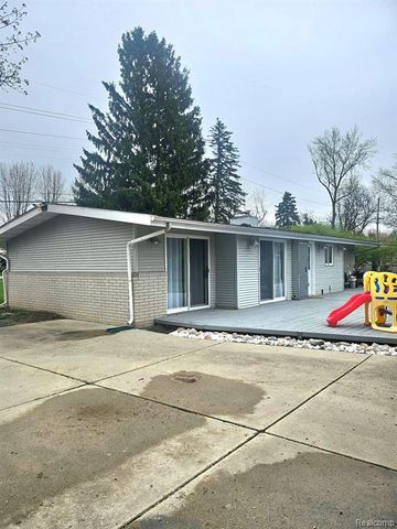 2121 S Commerce Road, Wolverine Lake, MI 48390