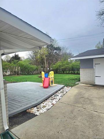 2121 S Commerce Road, Wolverine Lake, MI 48390