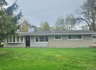 2121 S Commerce Road, Wolverine Lake, MI 48390