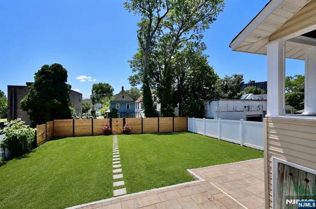 233 Hamilton Place, Hackensack, NJ 07601