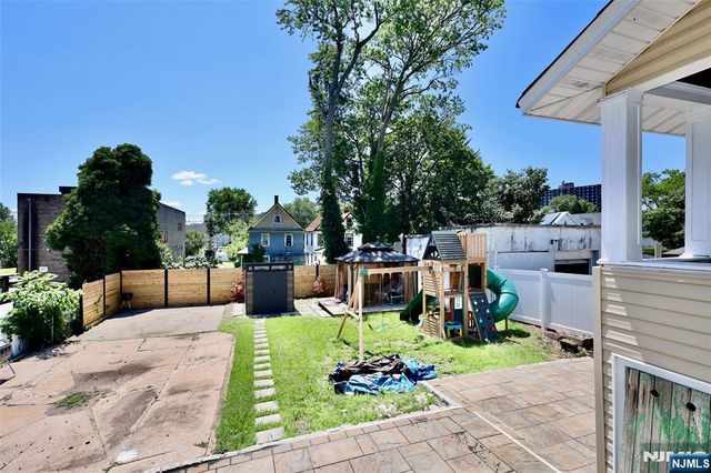 233 Hamilton Place, Hackensack, NJ 07601