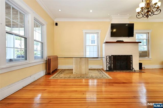 233 Hamilton Place, Hackensack, NJ 07601