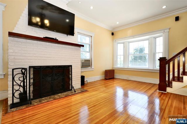 233 Hamilton Place, Hackensack, NJ 07601