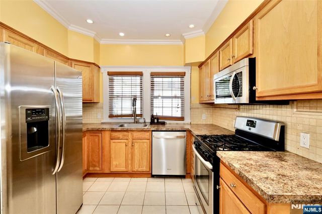 233 Hamilton Place, Hackensack, NJ 07601