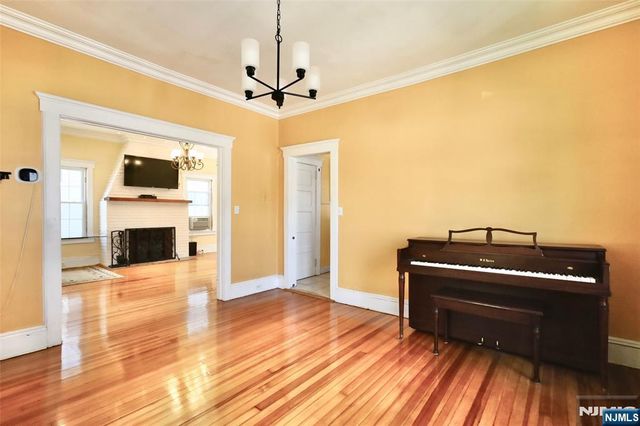 233 Hamilton Place, Hackensack, NJ 07601